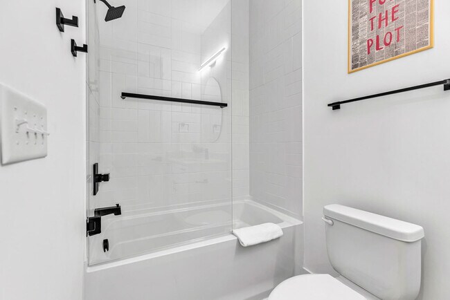 Building Photo - 554 Rosedale Ave