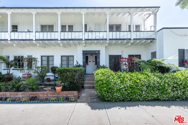 Building Photo - 1010 S Point View St