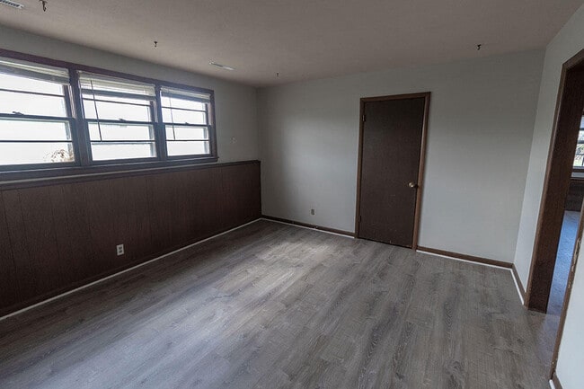 Building Photo - 1804 Sylvan Ln