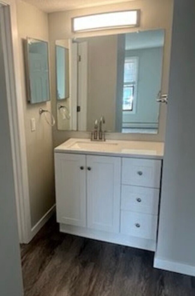 Building Photo - 1 Bedroom in Hopkins