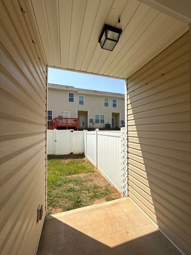 Building Photo - T.R. Lawing Realty Property
