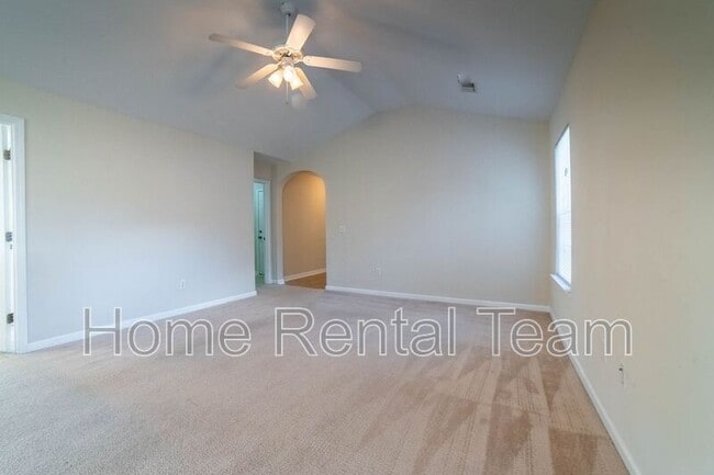 Building Photo - 37 Twin Oaks Pl