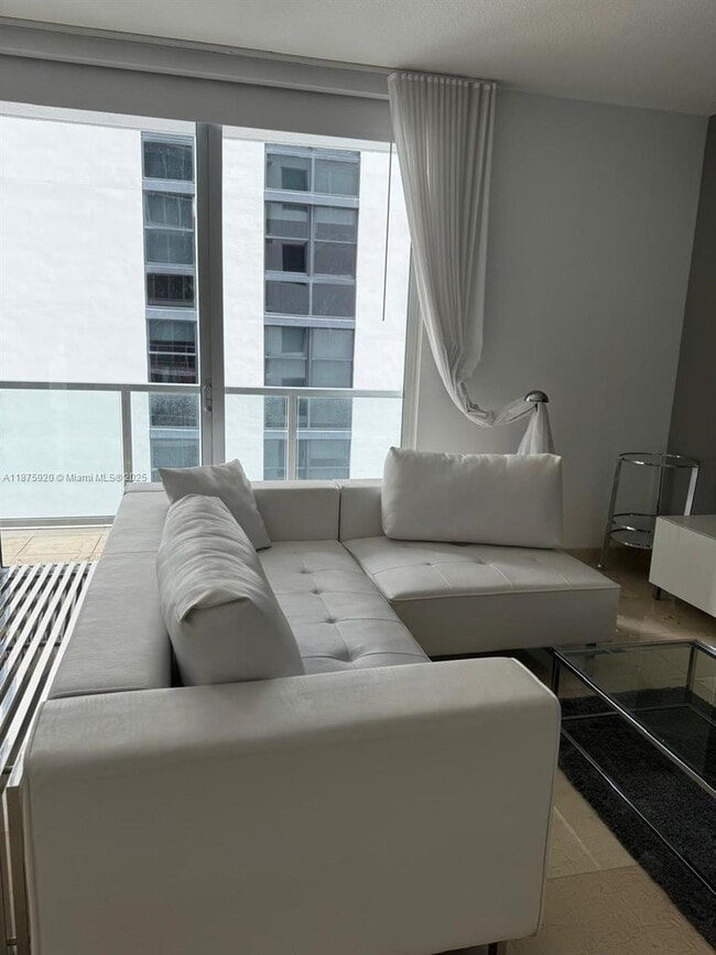 Building Photo - 1050 Brickell Ave