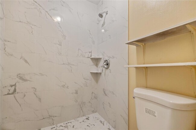 Building Photo - 7906 George Washington Ln