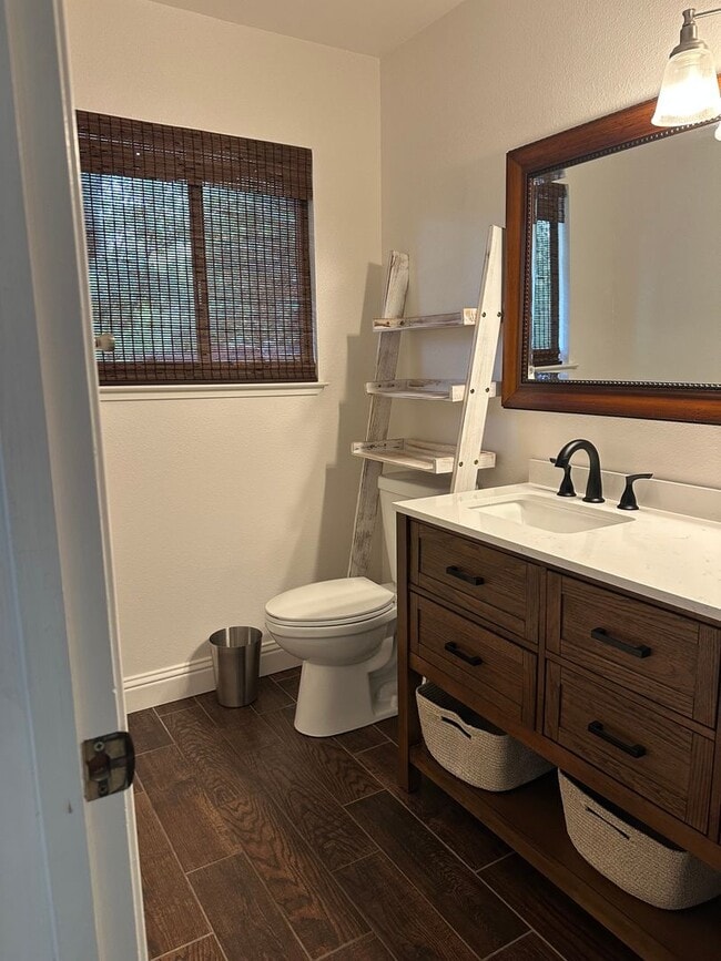 Building Photo - Beautifully maintained home in a peaceful setting