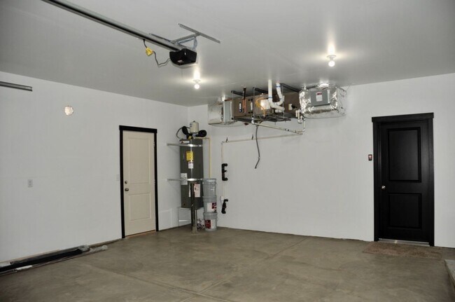 Building Photo - Woodbridge South Neighborhood 3/2