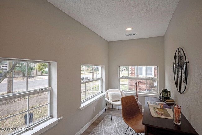 Building Photo - 325 Alder St