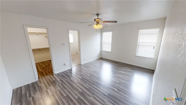 Building Photo - 3807 John Haedge Dr