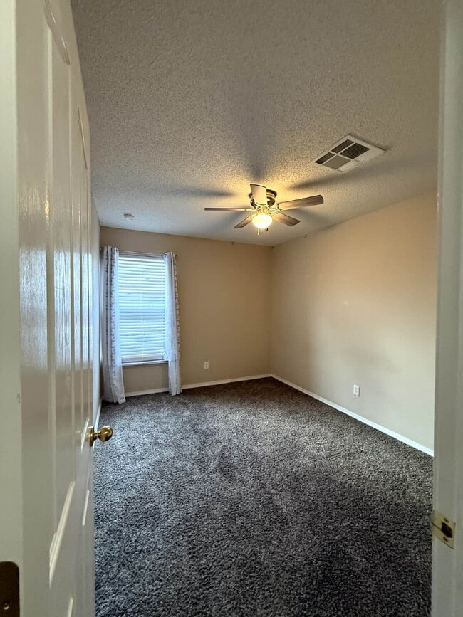 Building Photo - 14036 Volcanic Rock Dr