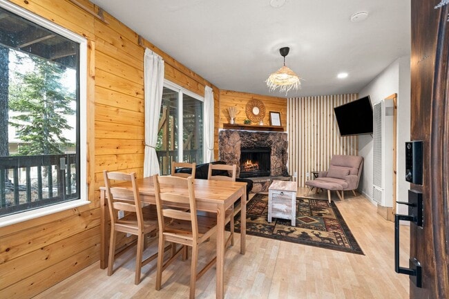 Building Photo - Nice condo near Heavenly available now!