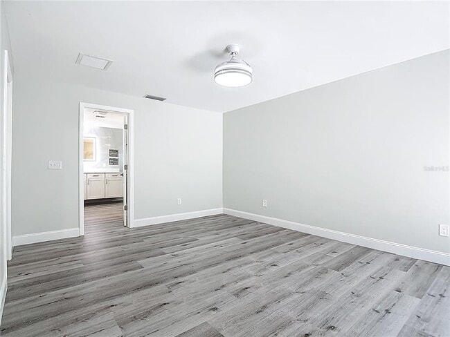 Building Photo - 620 N Barfield Dr