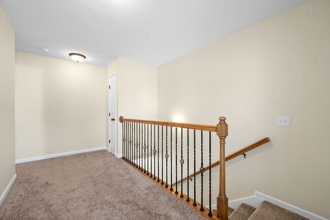 Building Photo - Pet Friendly Four Bedroom with Bonus!