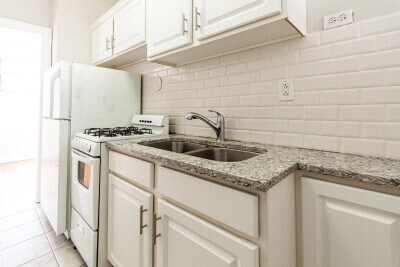 Building Photo - 544 W Surf St