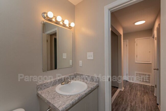 Building Photo - 2571 1/2 Tobacco Rd