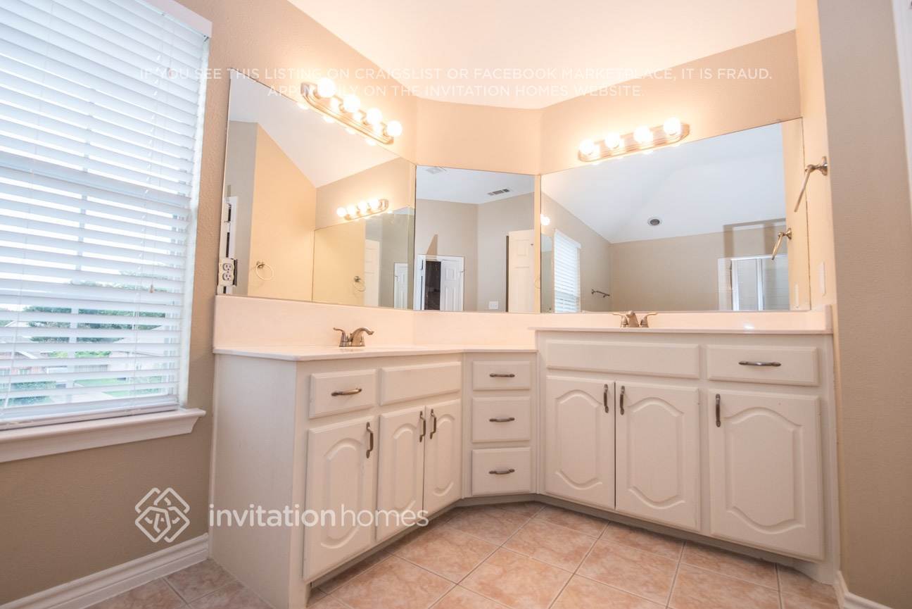 Building Photo - 1621 Churchill Ln