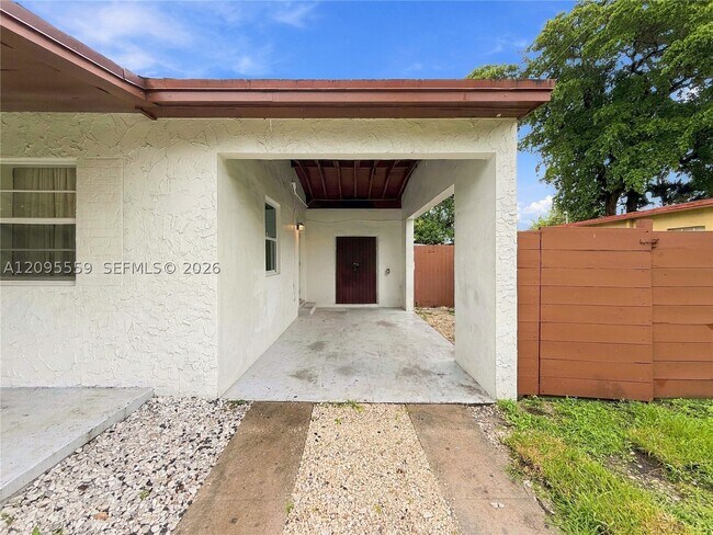 Building Photo - 133 SW 22nd Terrace