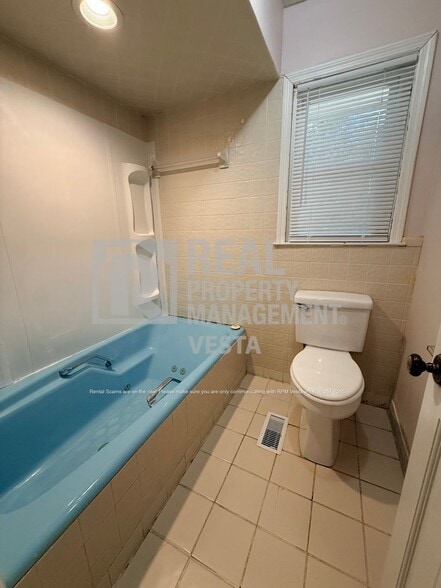 Building Photo - 5116 Pineridge Dr