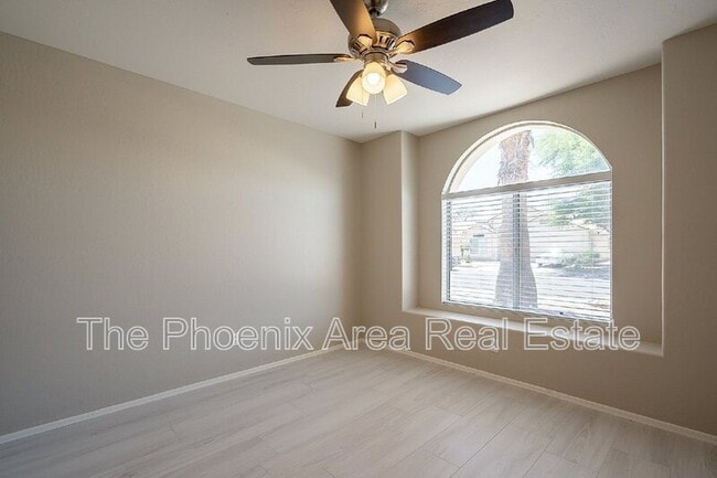 Building Photo - 1070 W Chilton Dr