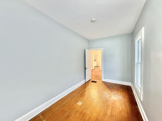 Building Photo - 426 S Jackson St