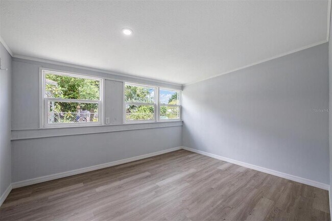 Building Photo - 636 Stremma Rd