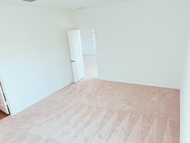 Building Photo - 212 The Good Wy