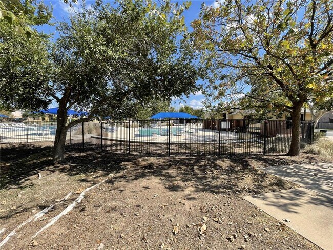 Building Photo - 3208 Clinton Pl