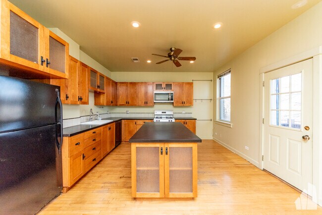 Building Photo - 3945 N Christiana Ave