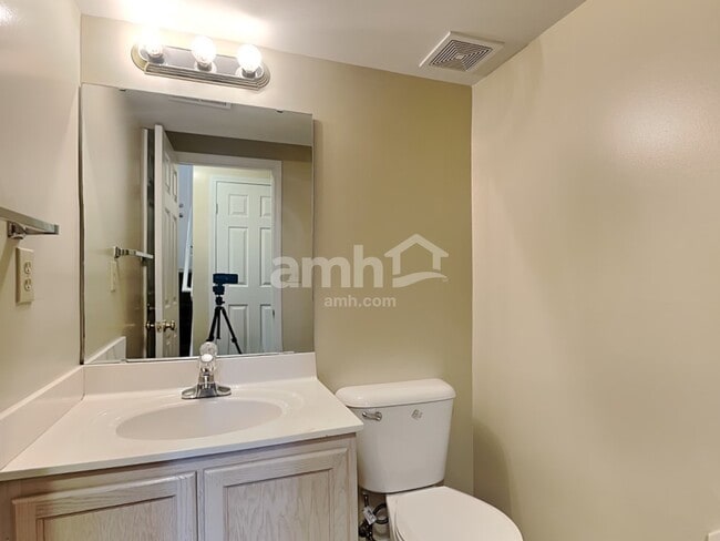 Building Photo - 8973 Julia Mdws