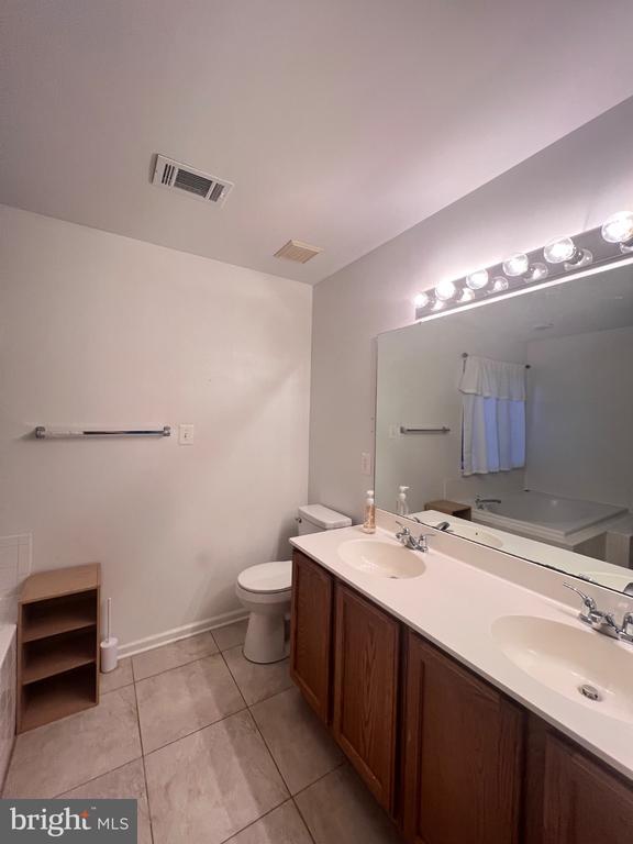 Building Photo - 10 Jolie Ct