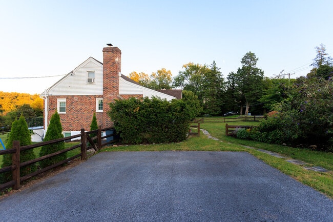 Building Photo - 2900 Cub Hill Rd