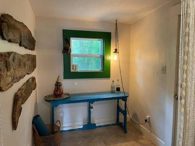 Building Photo - River District Cottage
