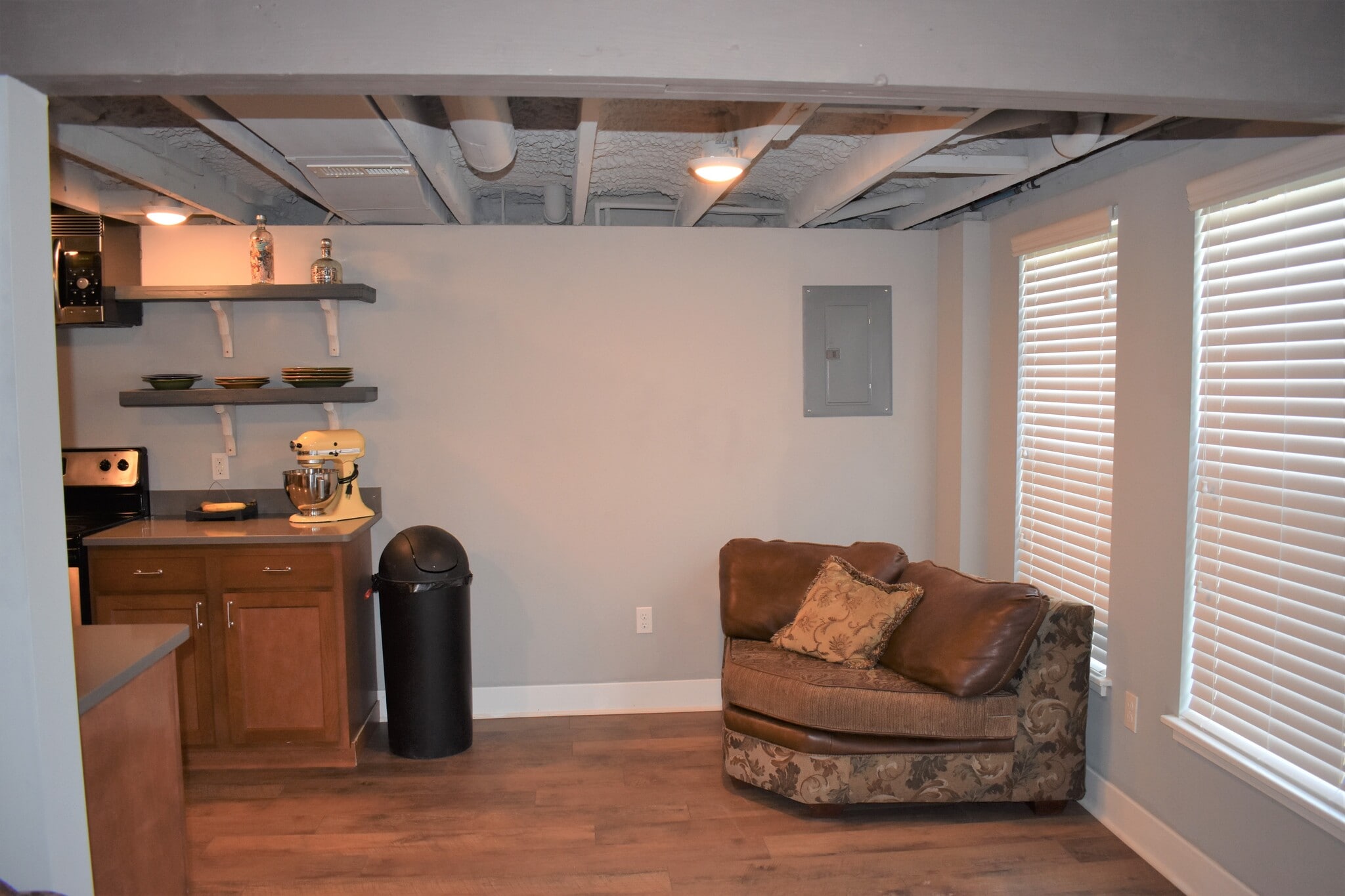 3 lg windows for natural light - 119 Fyfer Pl