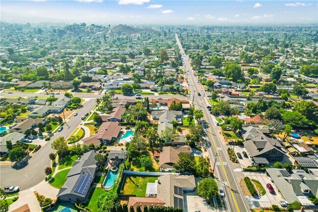 Building Photo - 1281 La Colina Dr