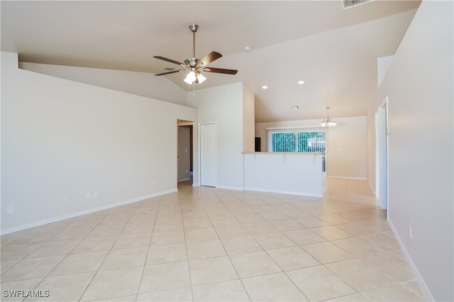 Building Photo - 725 Kari Cir