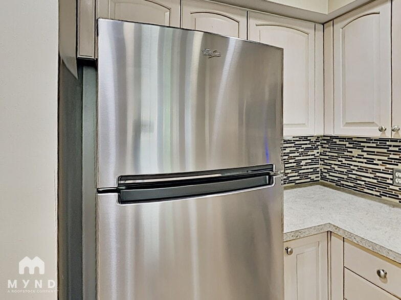 Building Photo - 2530 15th Ave W