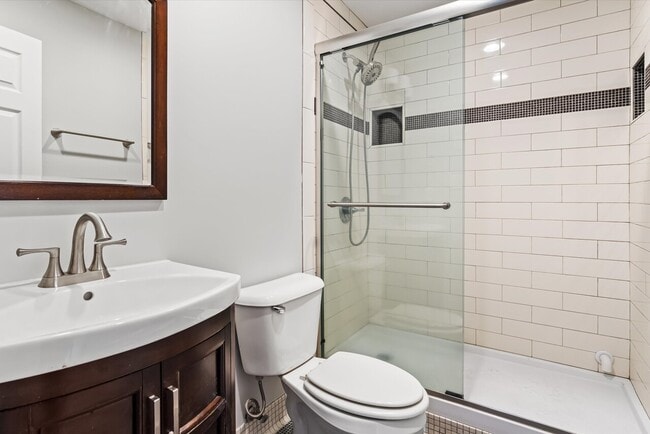 Building Photo - 101 N Chestnut St Apt 3