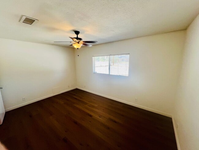 Building Photo - 3-Bedroom Hesperia Home on a Large Lot!