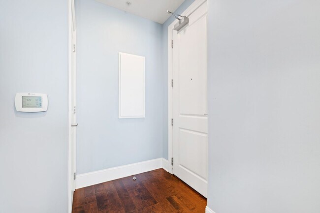Building Photo - Stunning Studio Apartment with Spectacular...