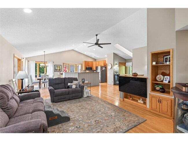 Building Photo - 14372 Heather Ridge Dr