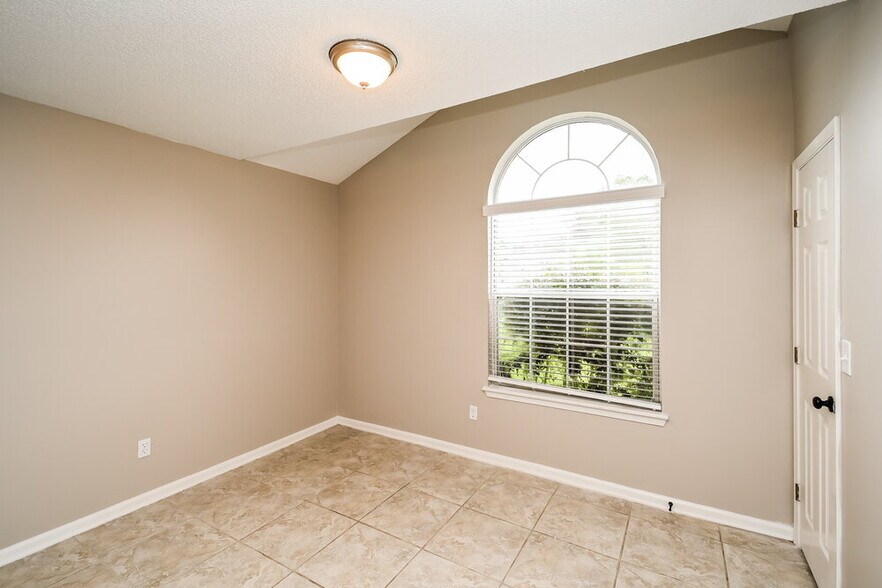 Building Photo - 8618 Wyndhurst Dr