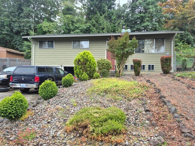 Building Photo - 112 W Canyonview Dr