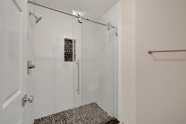 Building Photo - 10904 Birch Dr