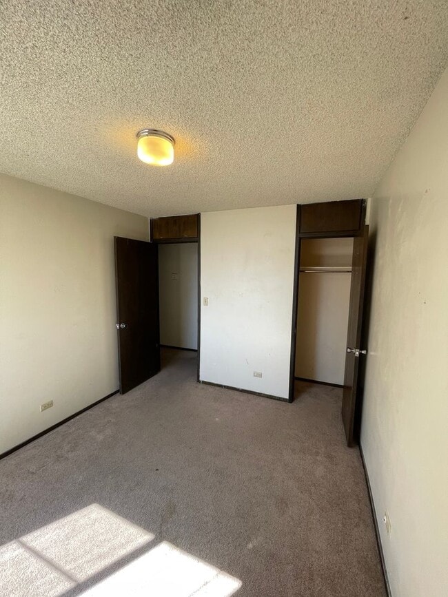 Building Photo - Upper Level 2 Bedroom 1 Bath