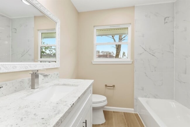 Building Photo - 10615 Clematis Ln