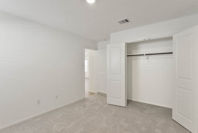 Building Photo - 1935 Barrett Gables Dr