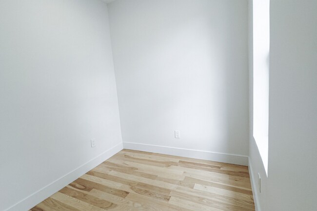 Building Photo - 182 Schaefer St