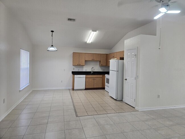 Building Photo - 307 Erie Ct