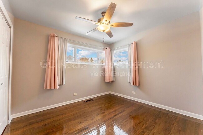 Building Photo - 810 W Dresser Dr