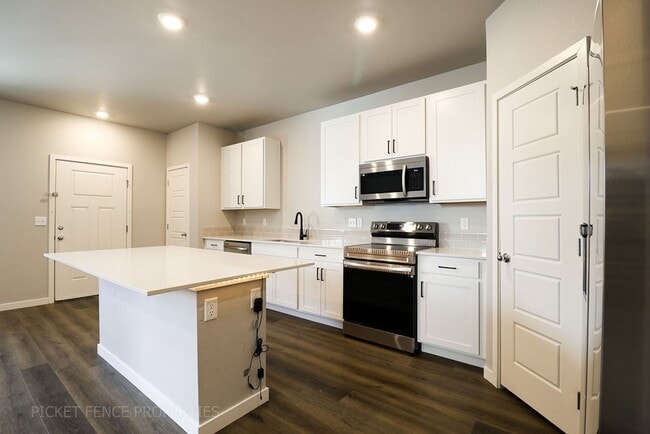 Building Photo - New Townhome in Downtown Johnstown