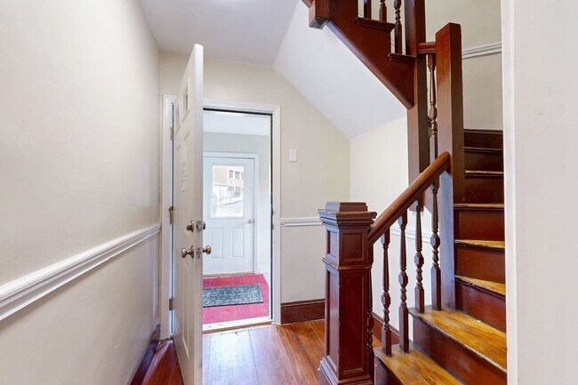 Building Photo - 2131 Dorchester Ave